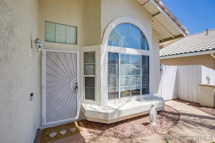 9185 Lake Valley Rd, El Cajon, California 92021