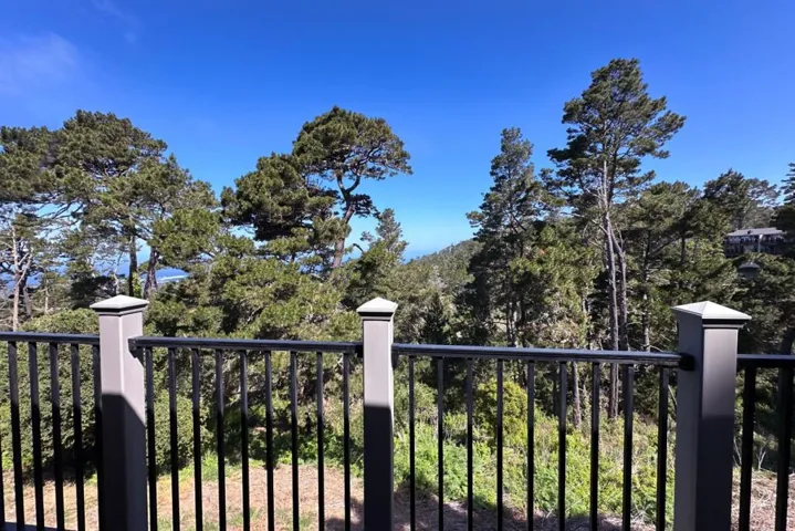 250 Forest Ridge Road 14, Monterey, California 93940