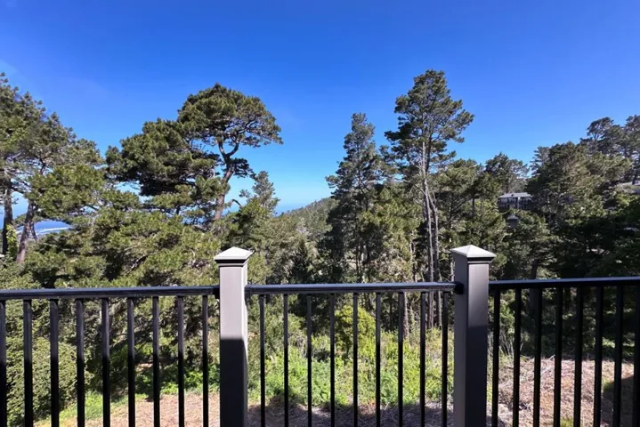 250 Forest Ridge Road 14, Monterey, California 93940