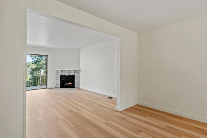 250 Forest Ridge Road 14, Monterey, California 93940