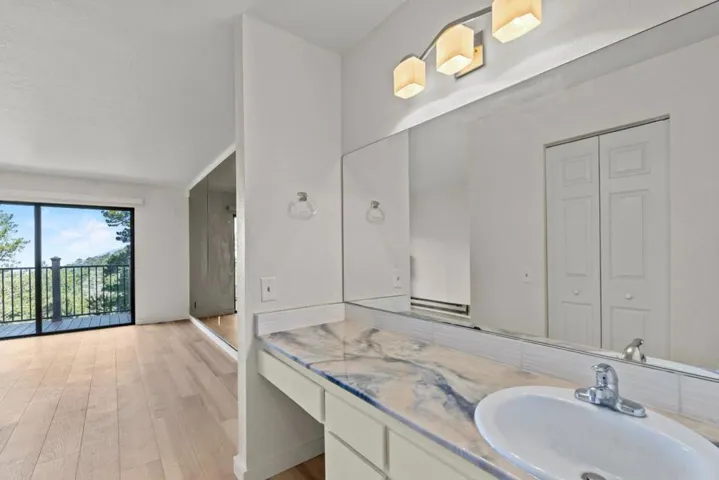 250 Forest Ridge Road 14, Monterey, California 93940