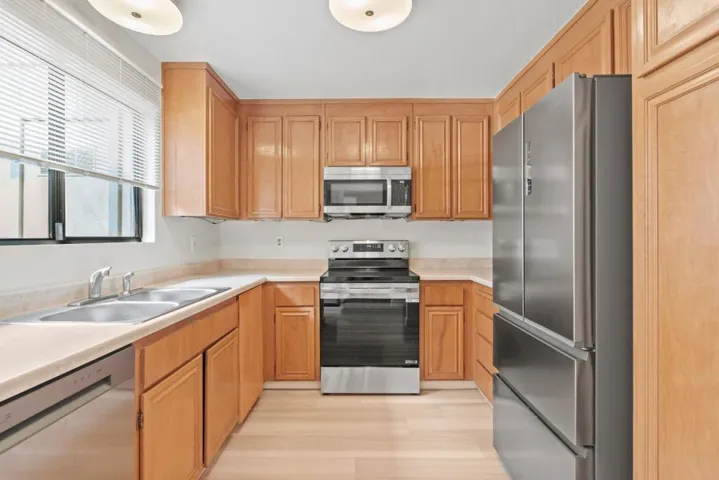 250 Forest Ridge Road 14, Monterey, California 93940