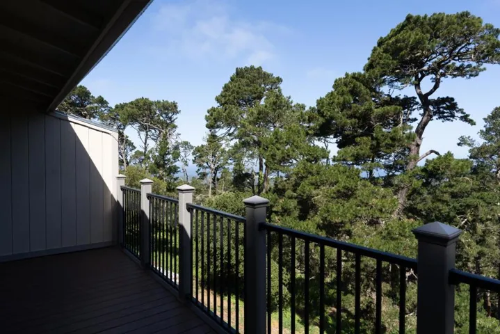 250 Forest Ridge Road 14, Monterey, California 93940