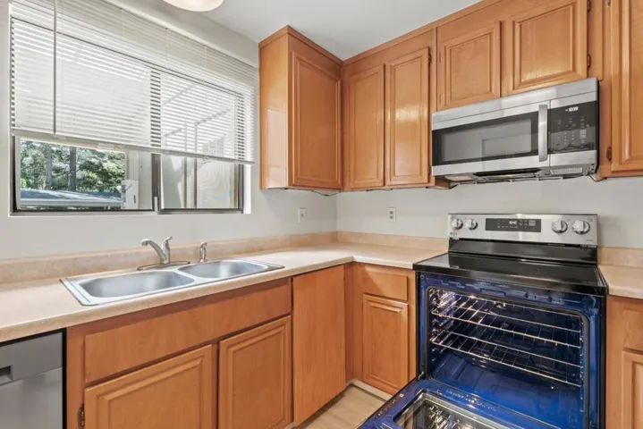 250 Forest Ridge Road 14, Monterey, California 93940