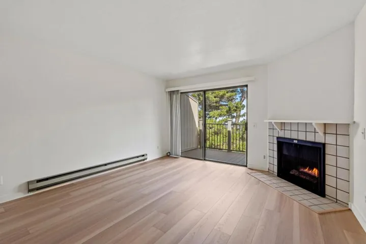 250 Forest Ridge Road 14, Monterey, California 93940