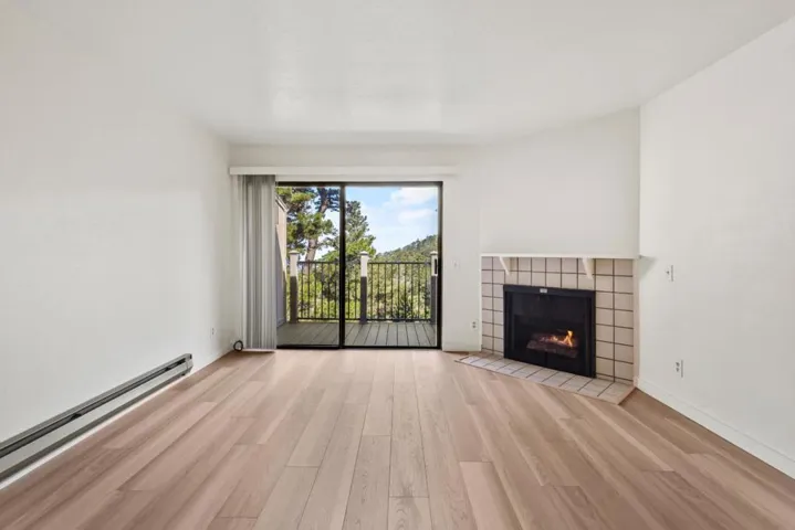 250 Forest Ridge Road 14, Monterey, California 93940