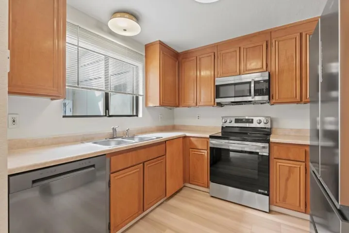 250 Forest Ridge Road 14, Monterey, California 93940