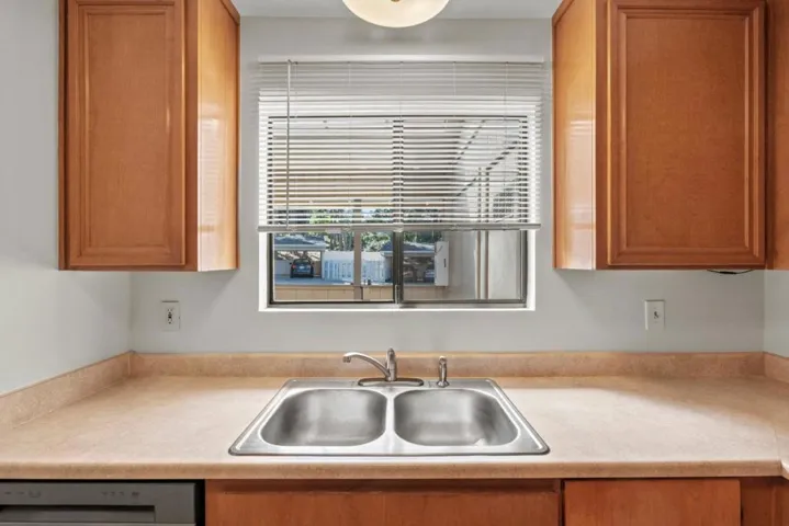 250 Forest Ridge Road 14, Monterey, California 93940