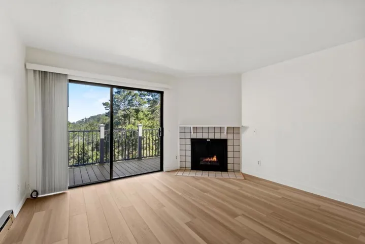 250 Forest Ridge Road 14, Monterey, California 93940