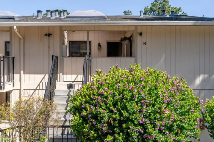250 Forest Ridge Road 14, Monterey, California 93940