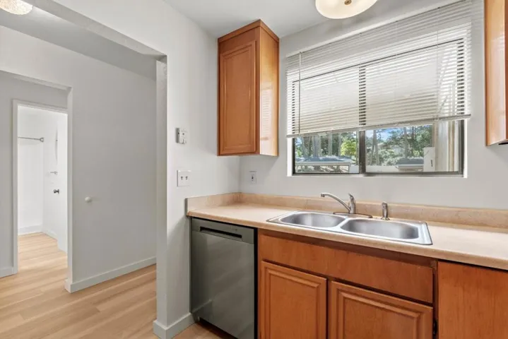 250 Forest Ridge Road 14, Monterey, California 93940