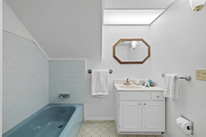 1516 La Mesa Drive, Burlingame, California 94010