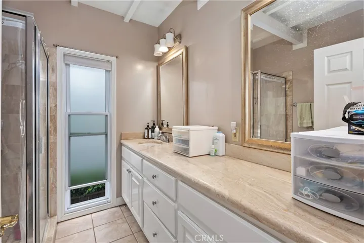 Front unit bathroom 1