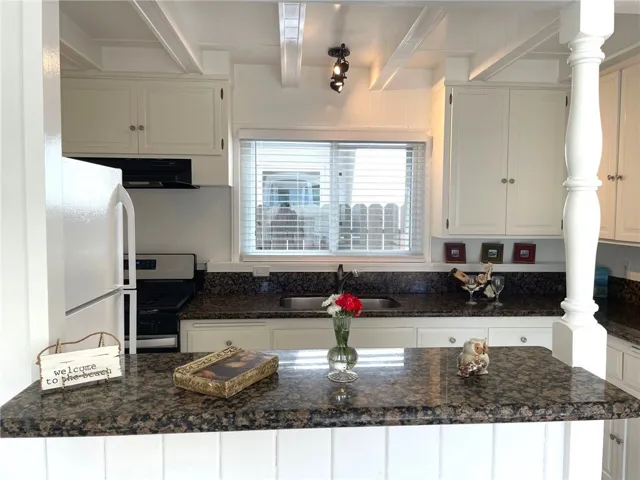 Back unit kitchen