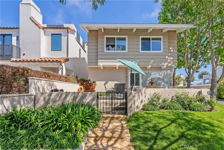 500 Larkspur Avenue, Corona Del Mar, California 92625