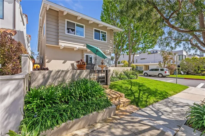 500 Larkspur Avenue, Corona Del Mar, California 92625