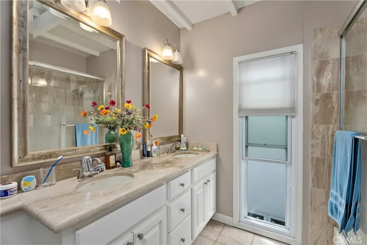 Front unit bathroom 2