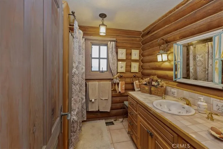 View - Bathroom 1 (En Suite)