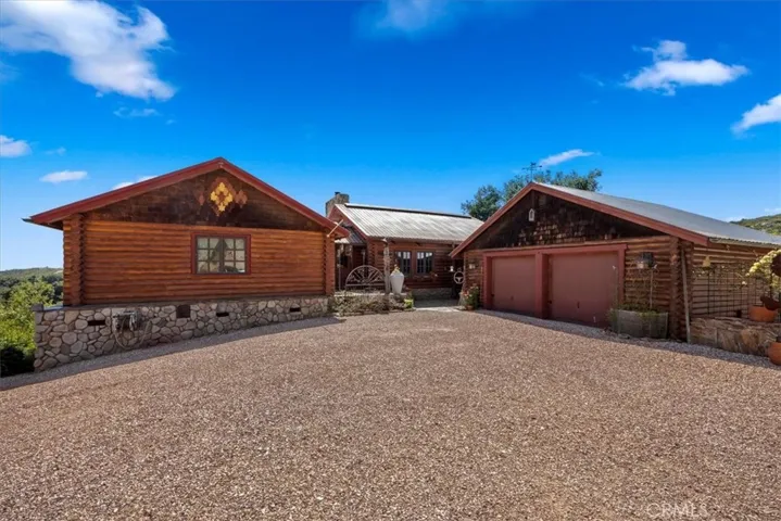 Front Drive & Front Entrance