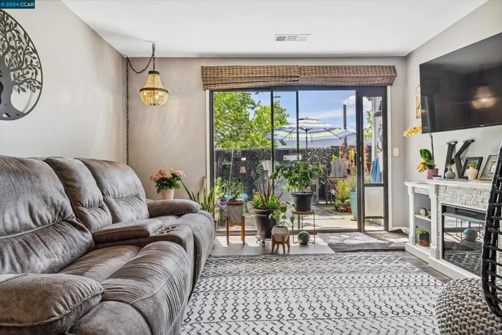 113 Elbridge Ave A, Cloverdale, California 95425