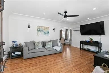 Living Room with Wood Flooring and direct access to Dining Room
