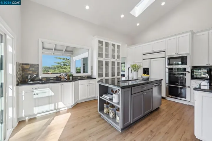 114 Alta Mesa Ct, Moraga, California 94556