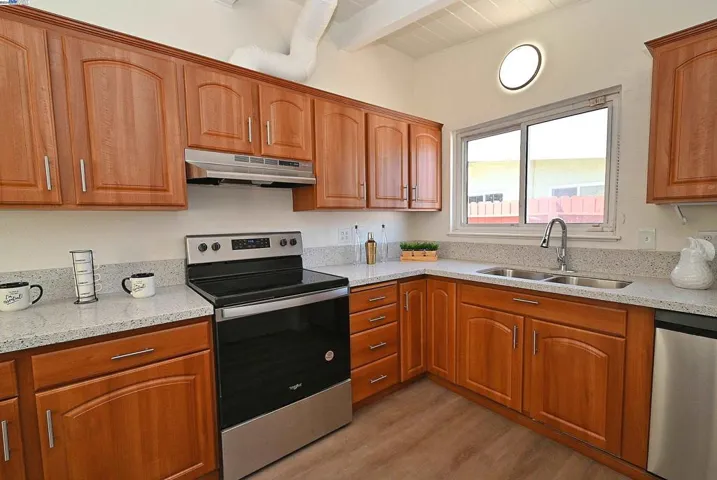 28220 Rochelle Ave, Hayward, California 94544