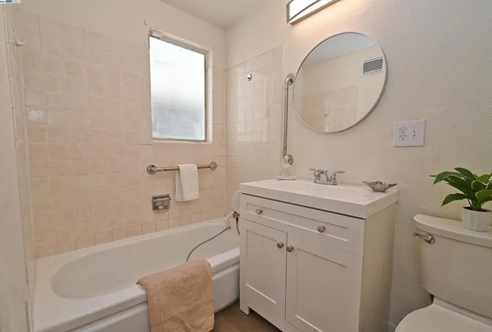 28220 Rochelle Ave, Hayward, California 94544