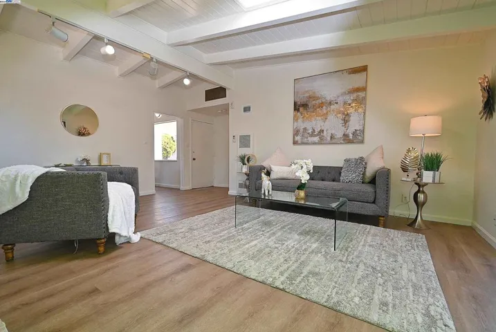28220 Rochelle Ave, Hayward, California 94544