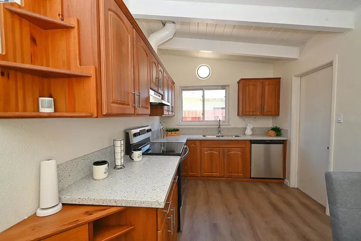 28220 Rochelle Ave, Hayward, California 94544