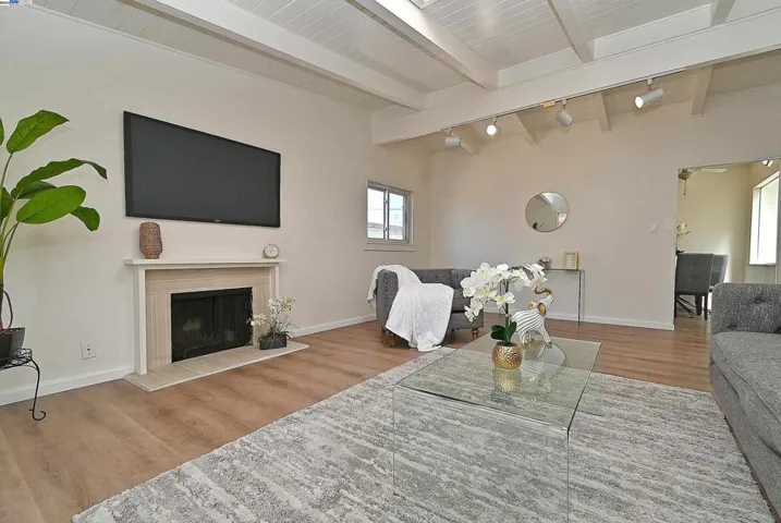 28220 Rochelle Ave, Hayward, California 94544
