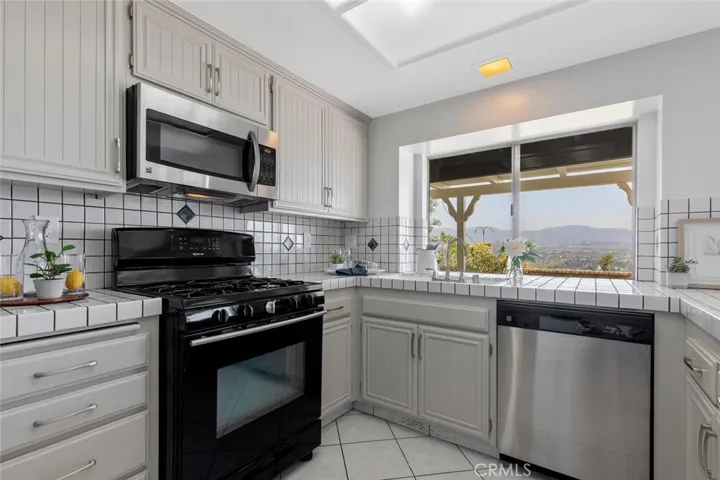 27500 Label Avenue, Canyon Country, California 91351