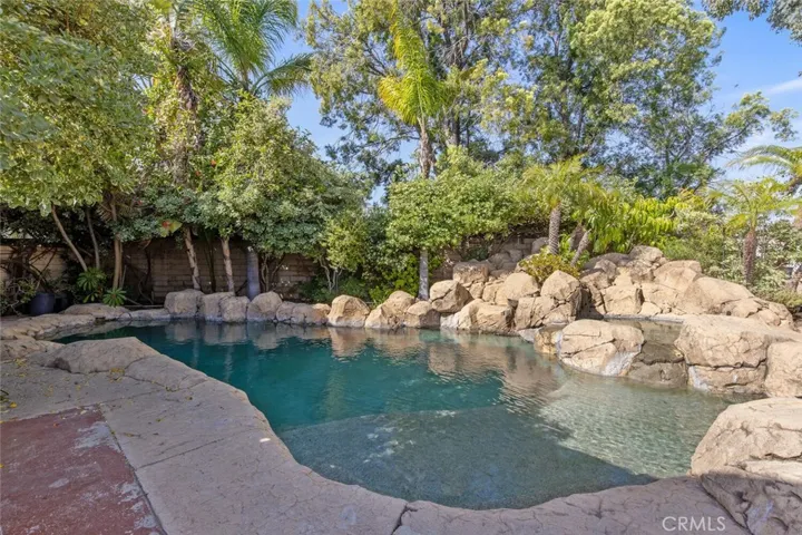 27500 Label Avenue, Canyon Country, California 91351
