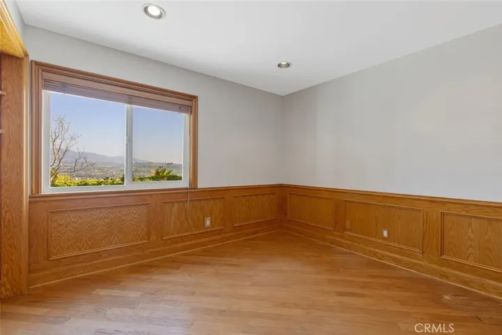 UPSTAIRS BEDROOM