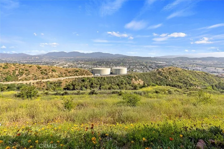 27500 Label Avenue, Canyon Country, California 91351