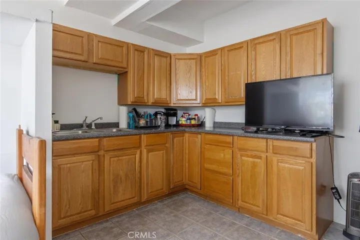 KITCHENETTE IN 3RD CAR GARAGE