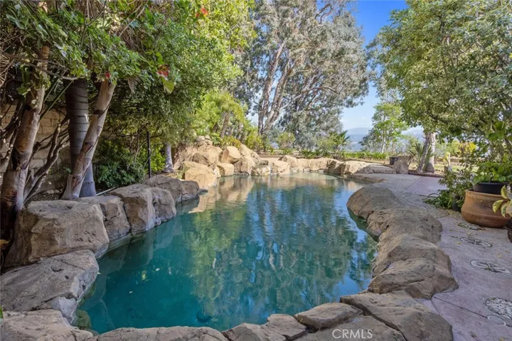 27500 Label Avenue, Canyon Country, California 91351