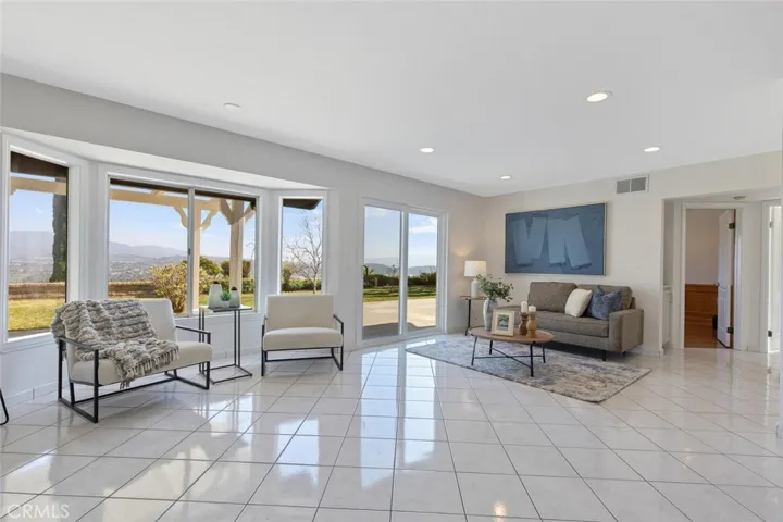 27500 Label Avenue, Canyon Country, California 91351