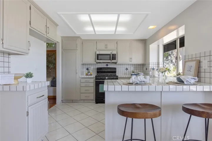 27500 Label Avenue, Canyon Country, California 91351