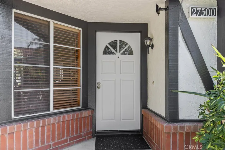 27500 Label Avenue, Canyon Country, California 91351