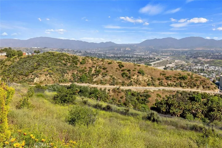 27500 Label Avenue, Canyon Country, California 91351
