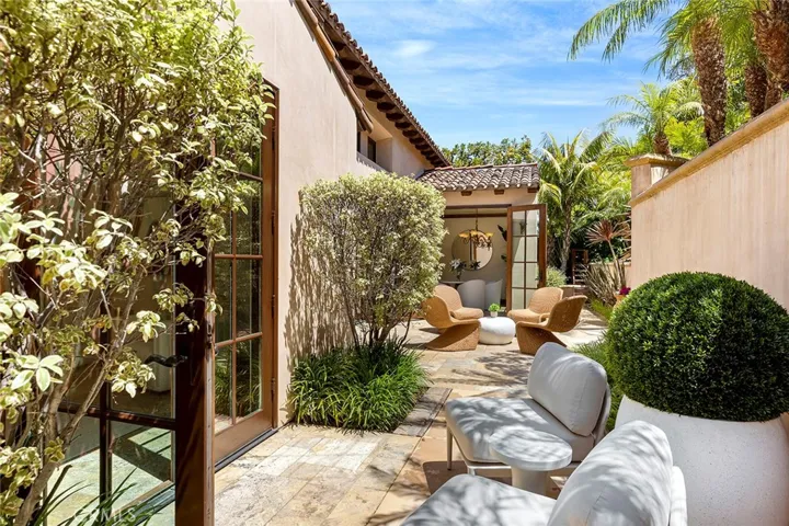 2900 Carob Street, Newport Beach, California 92660