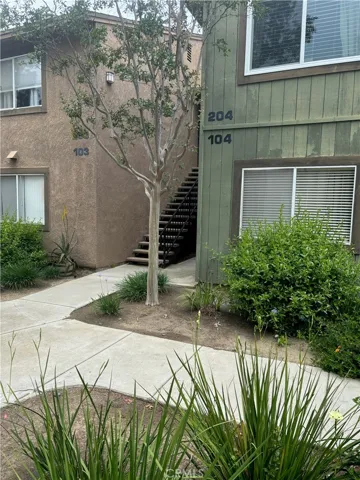 2612 Avenida Del Vista Front