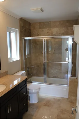 Upstairs full bath with dual entry from hall and second bedroom .