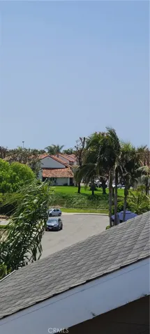 Colorful views from deck/balcony. Pride of ownership neighborhood.