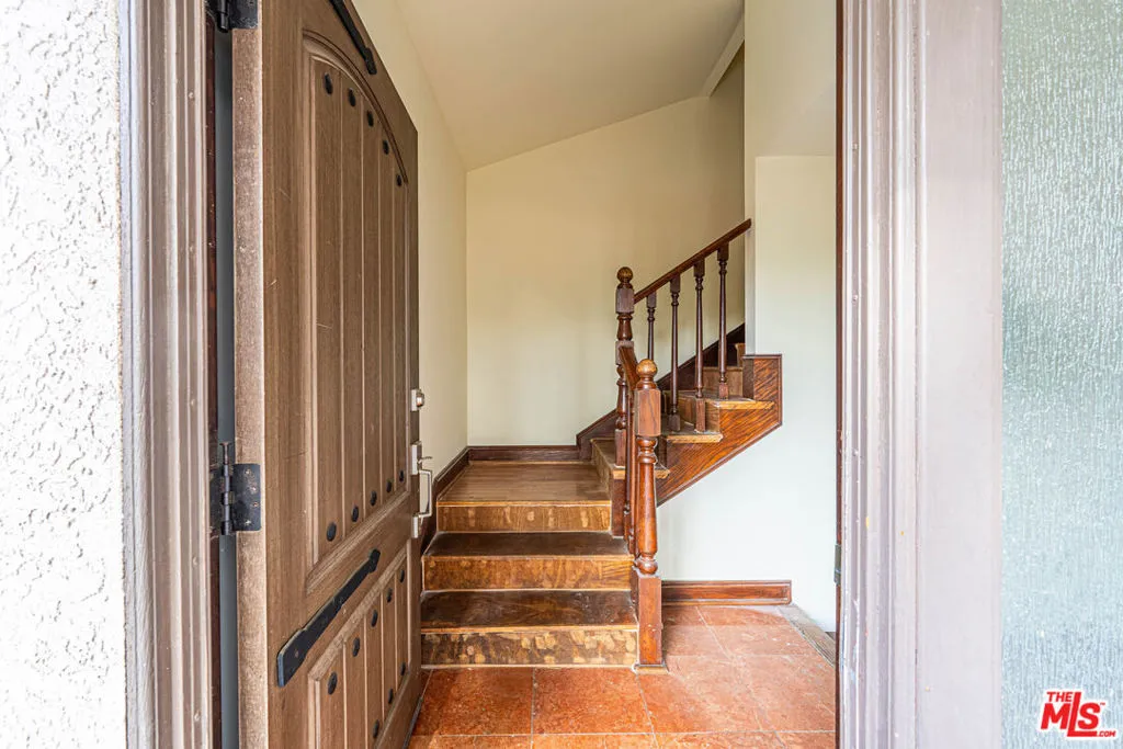17425 Los Alimos Street, Granada Hills, California 91344 home-pic-2