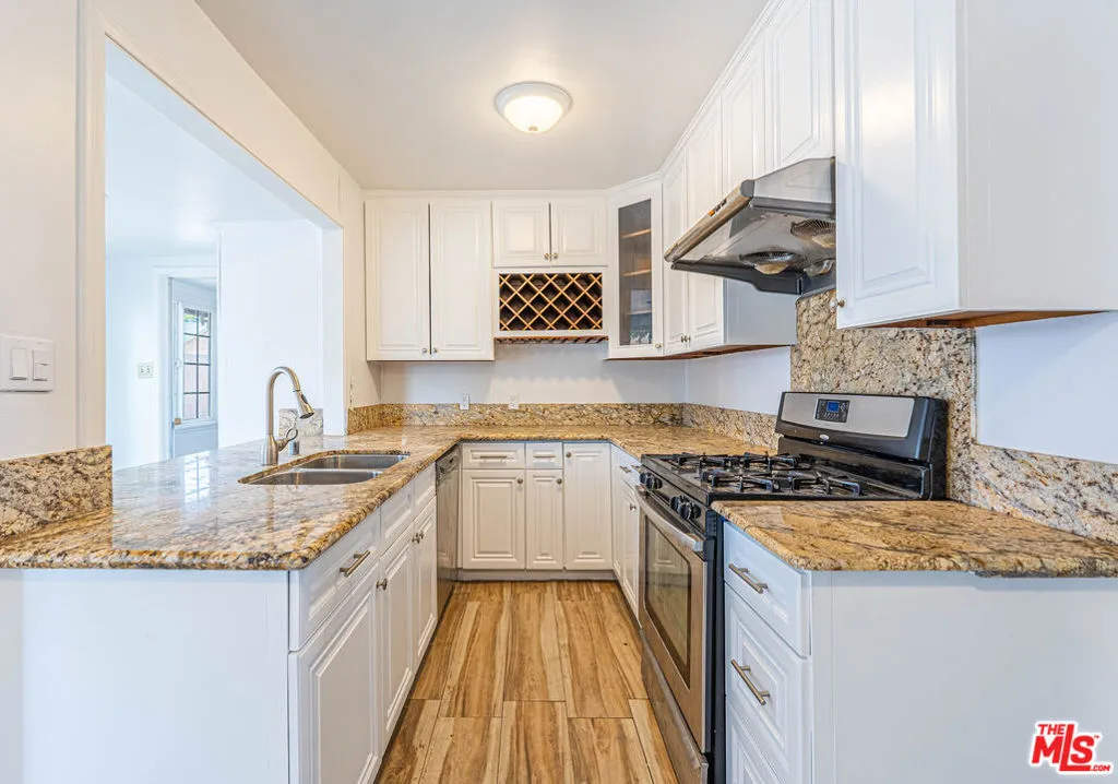 17425 Los Alimos Street, Granada Hills, California 91344 home-pic-6