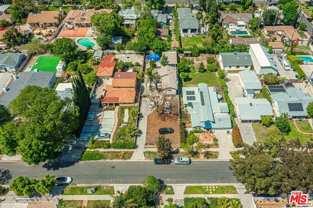 17425 Los Alimos Street, Granada Hills, California 91344 home-pic-38