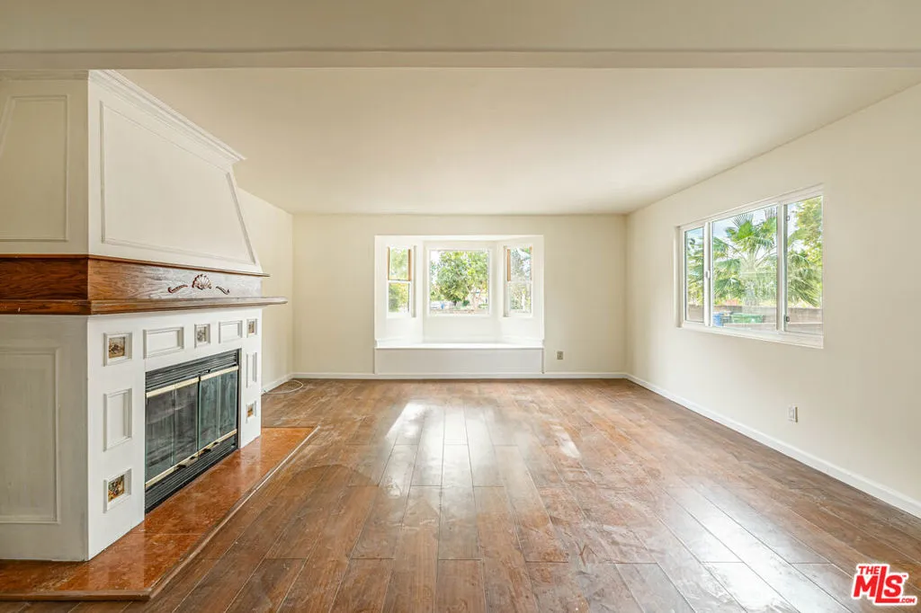 17425 Los Alimos Street, Granada Hills, California 91344 home-pic-4