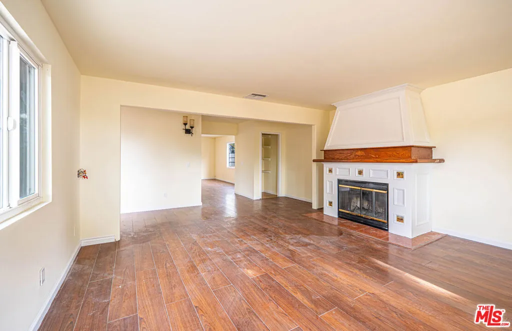 17425 Los Alimos Street, Granada Hills, California 91344 home-pic-5